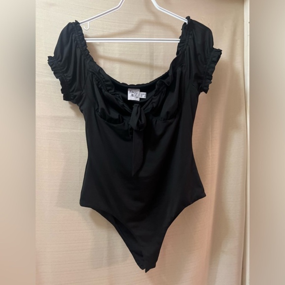 princess Polly XX BOGO black off the shoulder sleeve body suit size 8 ⚫️